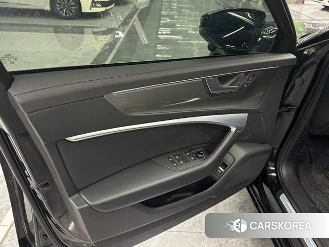 Audi A6L 2021 Черный из Китая