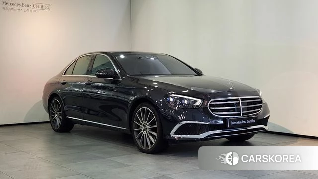 Mercedes-Benz E-Class W213 2023 Серый из Кореи
