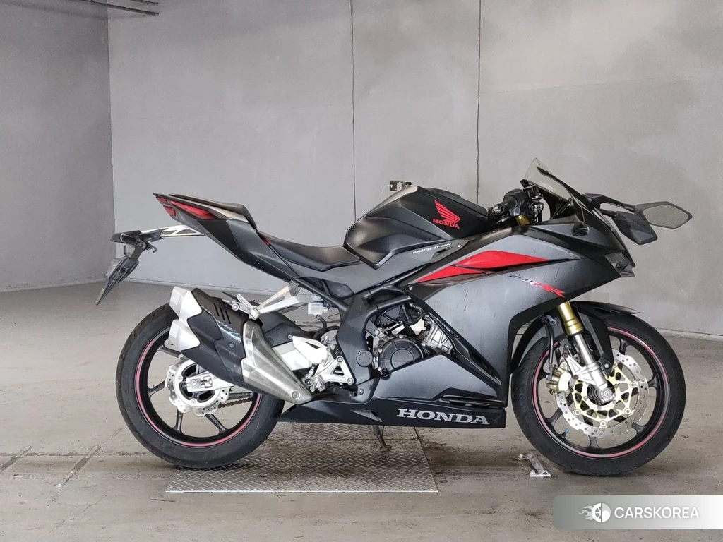 Проданный Honda CBR250RR 2017 из Японии