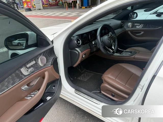 Mercedes-Benz E-Class W213 2022 Белый из Кореи