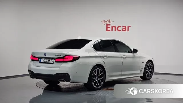 BMW 5 Series (G30) 2022 Белый из Кореи