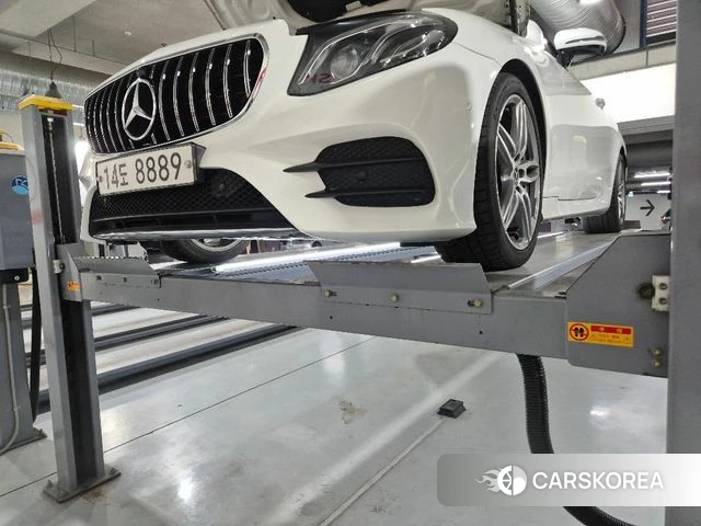 Mercedes-Benz E-Class W213 2018 Белый из Кореи