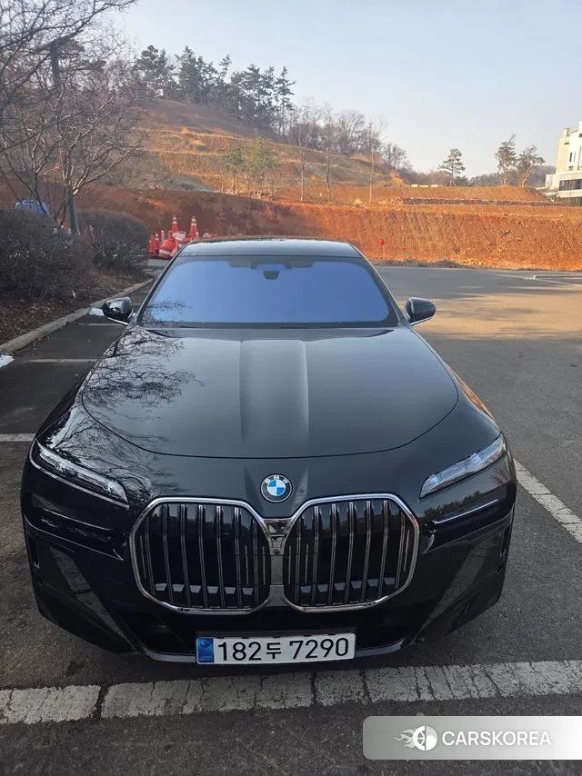BMW 7 Series (G70) 2024 Черный из Кореи