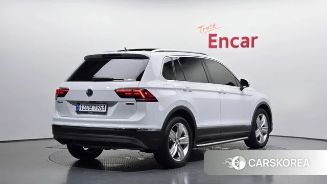Volkswagen Tiguan second Generation 2020 Белый из Кореи