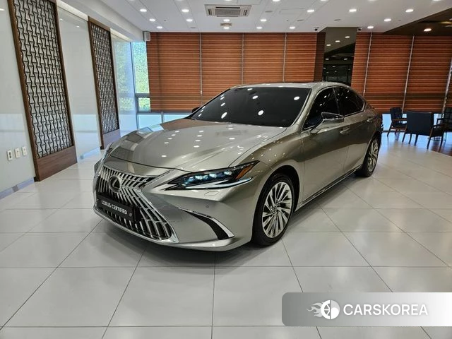 Lexus ES300h 7th generation 2025 Серебристо-серый из Кореи