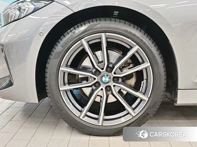 BMW 3 series 2023 Темно-серый из Китая