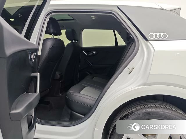 Audi Q2L 2021 Белый из Китая