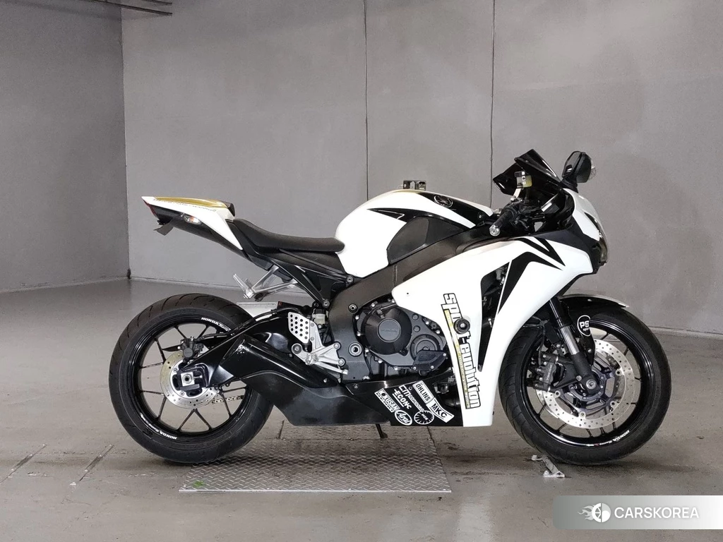 Проданный Honda CBR1000RR 2010 из Японии