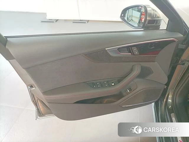 Audi S4 2025 Темно-серый из Китая