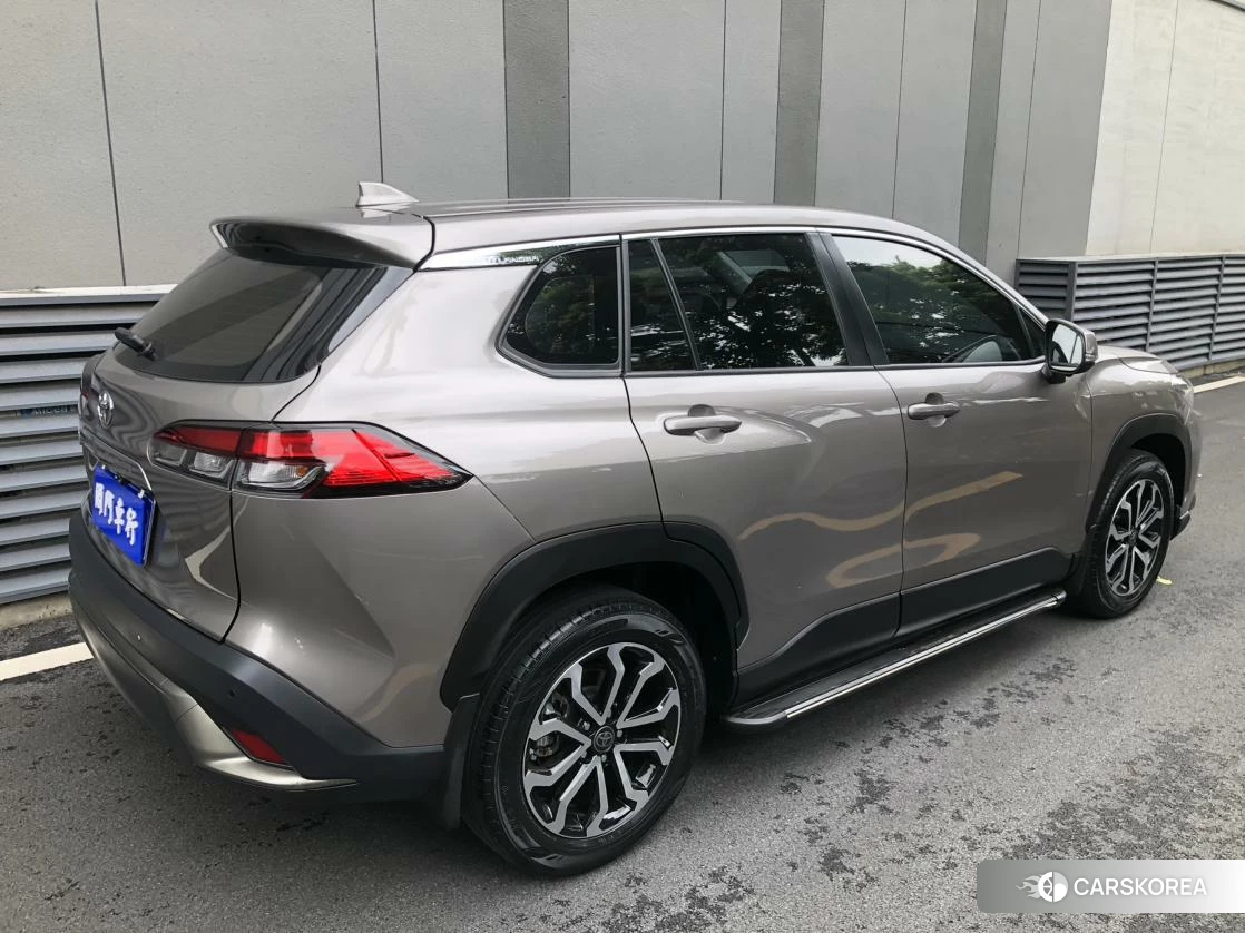 Toyota Fenglanda 2022 Шампань из Китая