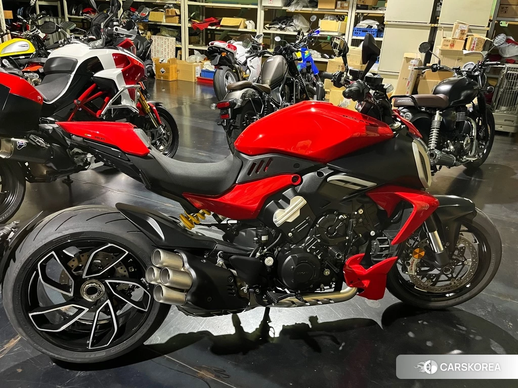 Проданный Ducati DIAVEL V4 2023 из Японии