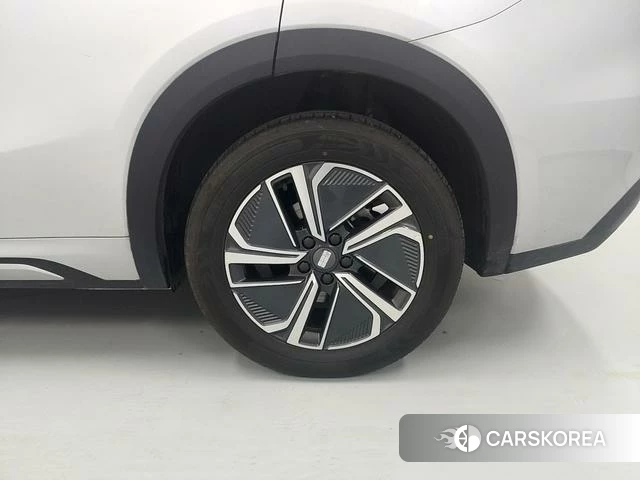 Geely Galaxy Galaxy Starship 7 EM-i 2025 Серебристо-серый из Китая