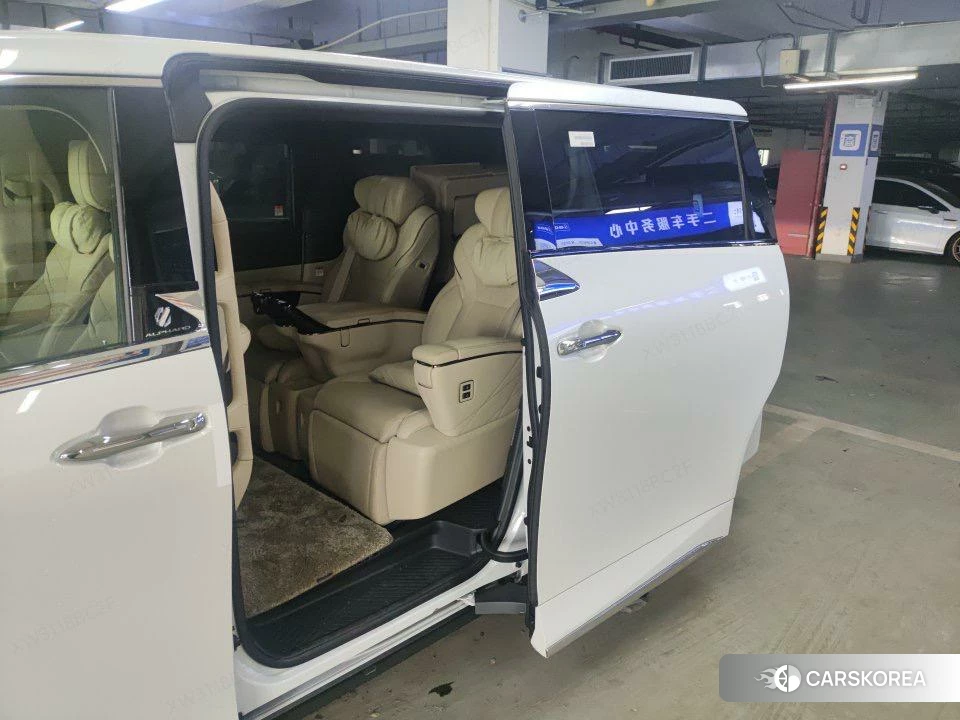 Toyota Elfa 2025 Белый из Китая