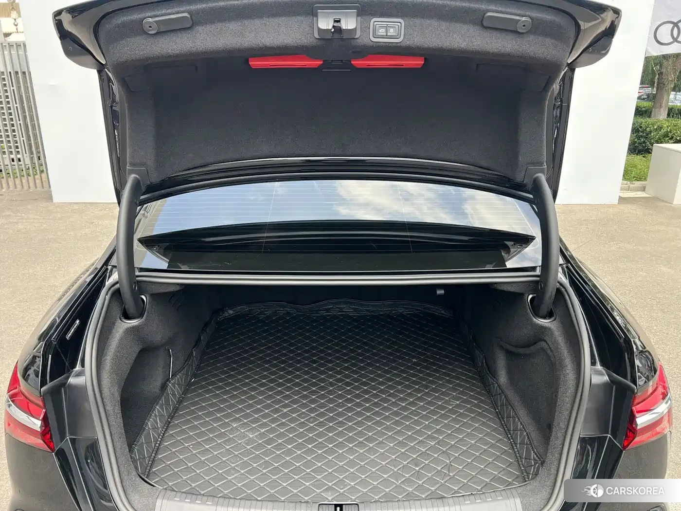 Audi A6L 2025 Черный из Китая