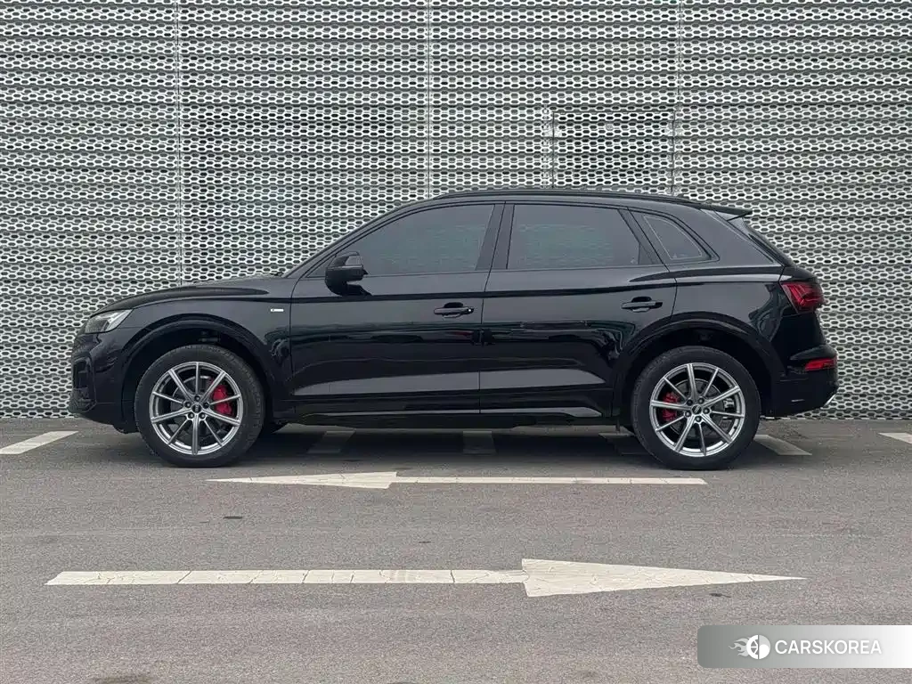Audi Q5L 2024 Черный из Китая