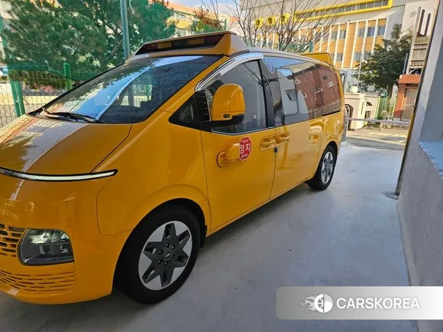 Hyundai Staria 2023 Желтый из Кореи