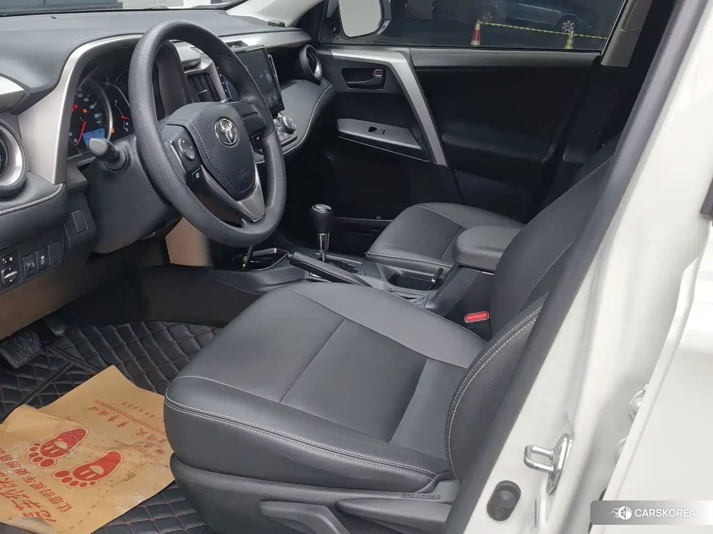 Toyota RAV4 2019 Белый из Китая