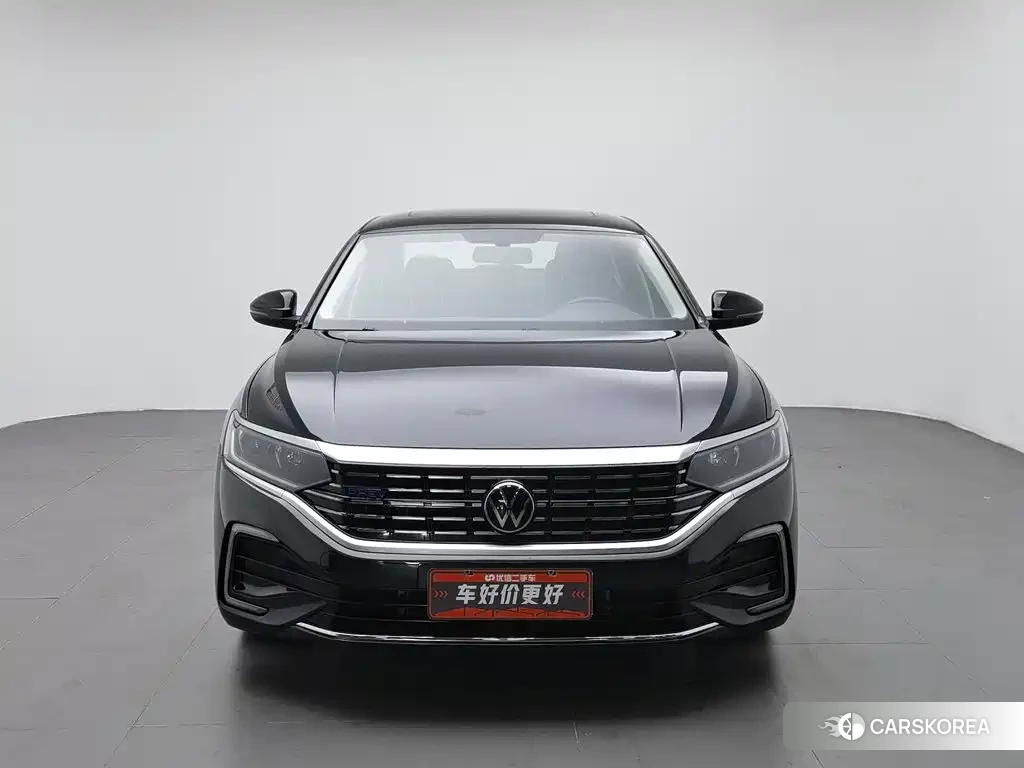 Volkswagen Passat plug-in hybrid 2023 Черный из Китая