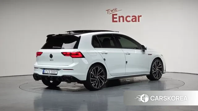 Volkswagen Golf 8th Generation 2024 Белый из Кореи