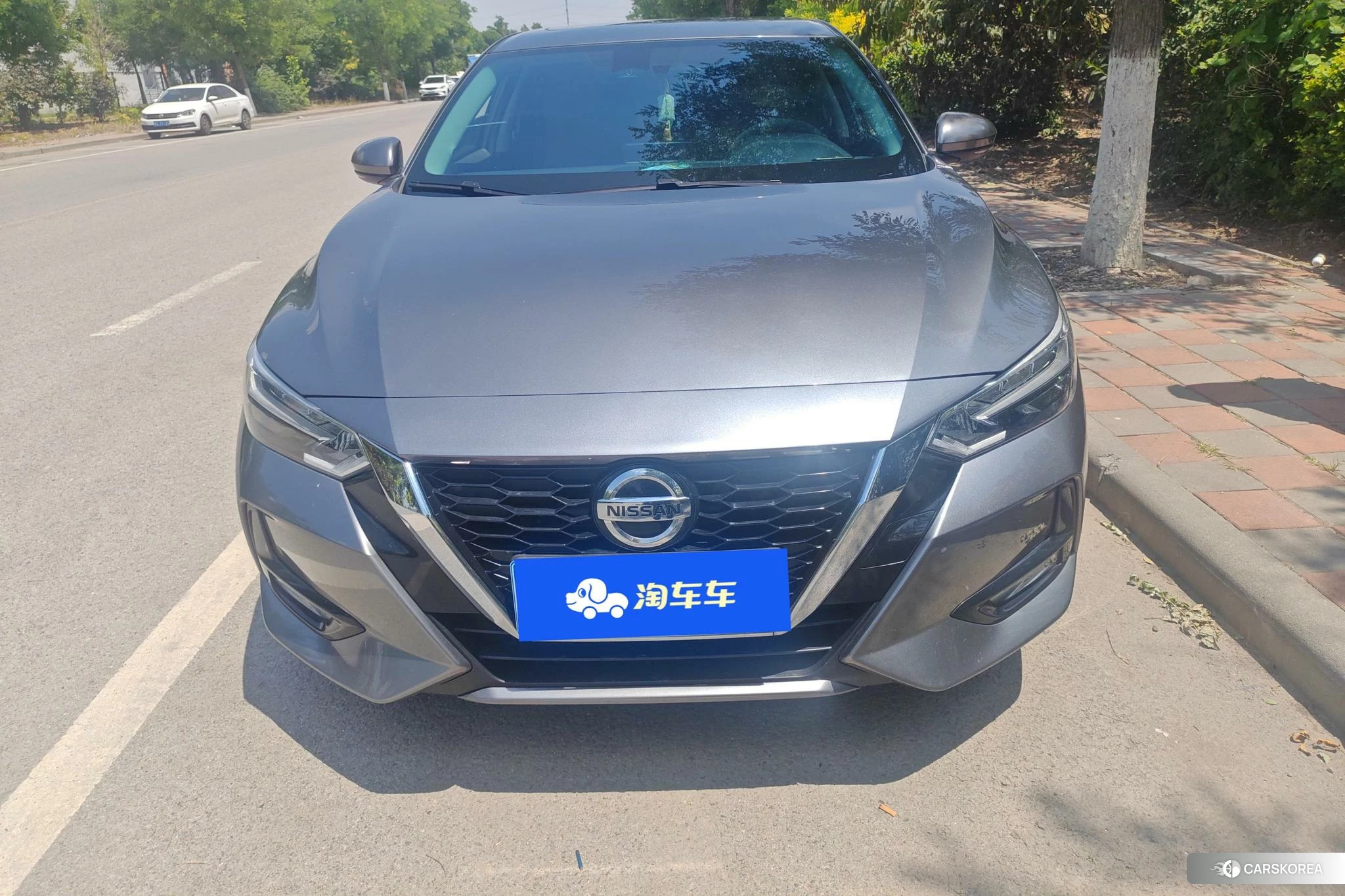 Nissan Xuan Yi 2020 Темно-серый из Китая