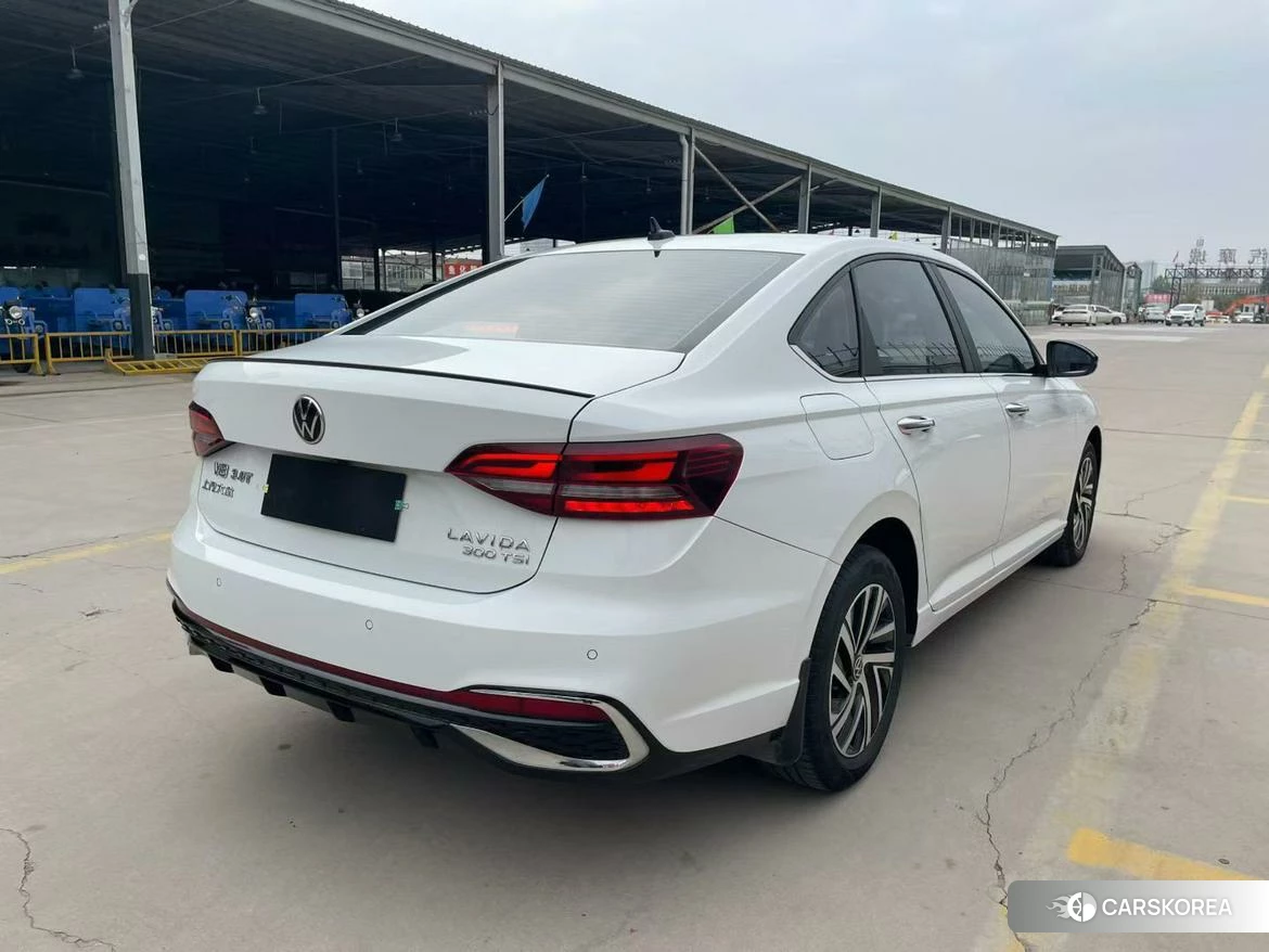 Volkswagen Lavida 2023 Белый из Китая