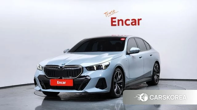 BMW 5 Series (G60) 2025 Цвет галактики из Кореи