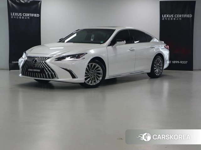 Lexus ES300h 7th generation 2025 Жемчужный цвет из Кореи