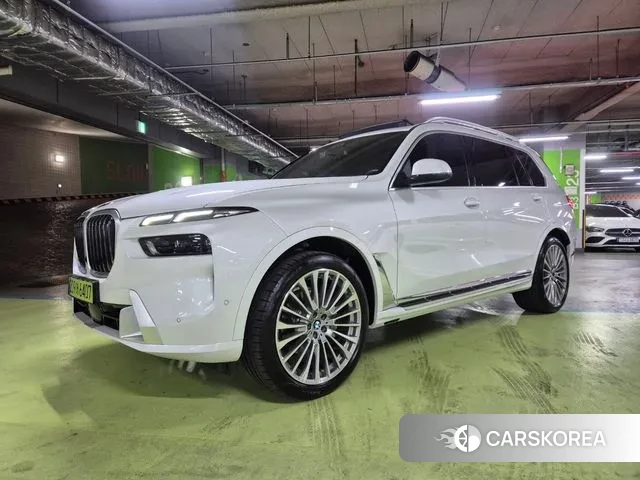 BMW X7 (G07) 2025 Белый из Кореи