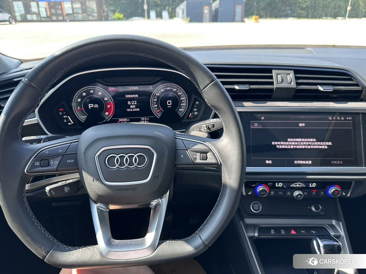 Audi Q3 2022 Темно-серый из Китая