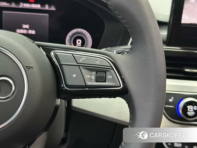 Audi A4L 2022 Темно-серый из Китая