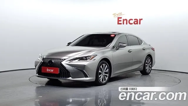 Lexus ES300h 7th generation 2018 Серебряный из Кореи