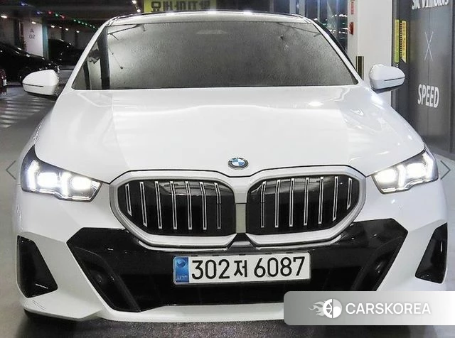BMW 5 Series (G60) 2023 Белый из Кореи