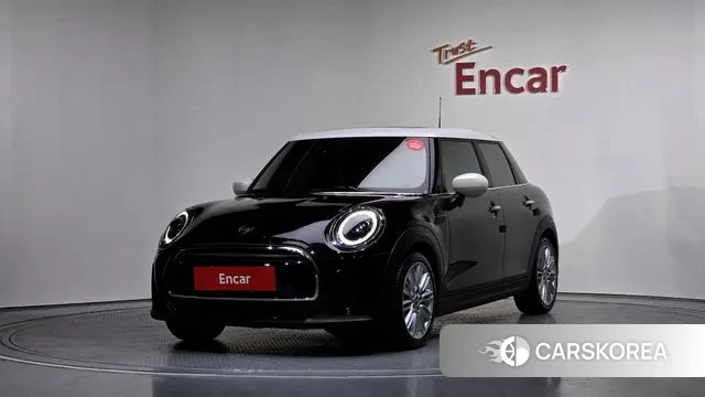 Mini Cooper 2021 Черный из Кореи
