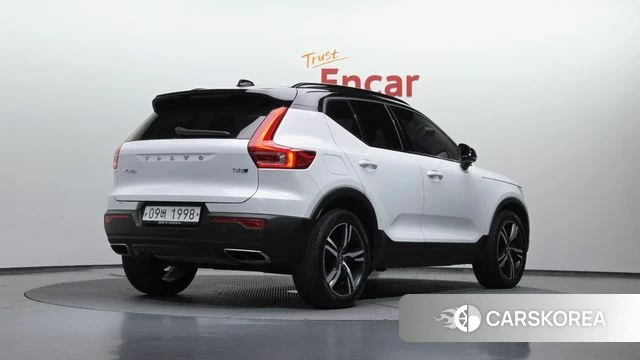 Volvo XC40 2019 Белый из Кореи