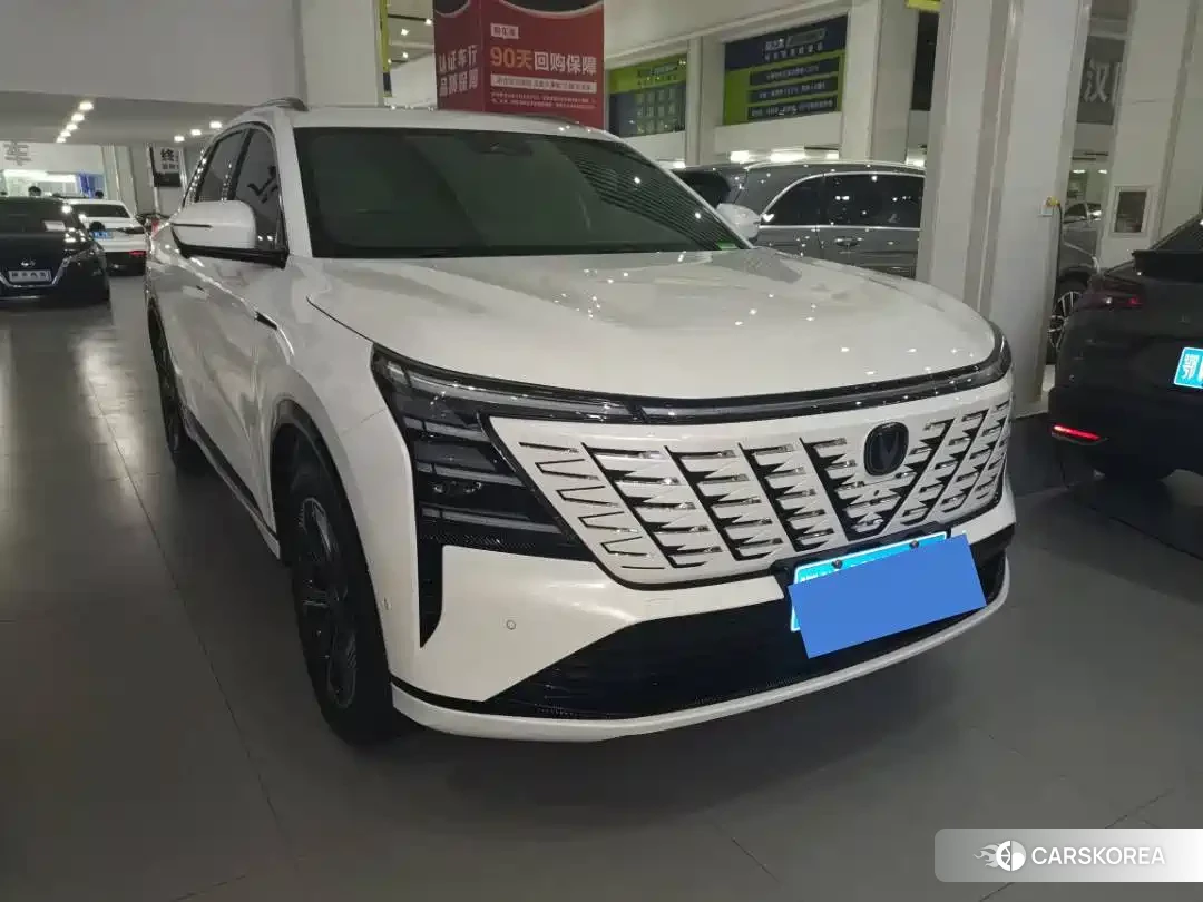 Chang'an CS75PLUS 2024 Белый из Китая
