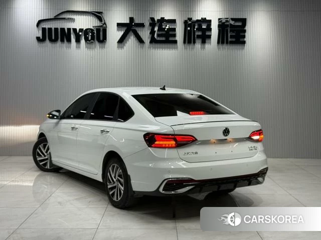 Volkswagen Lavida 2022 Белый из Китая