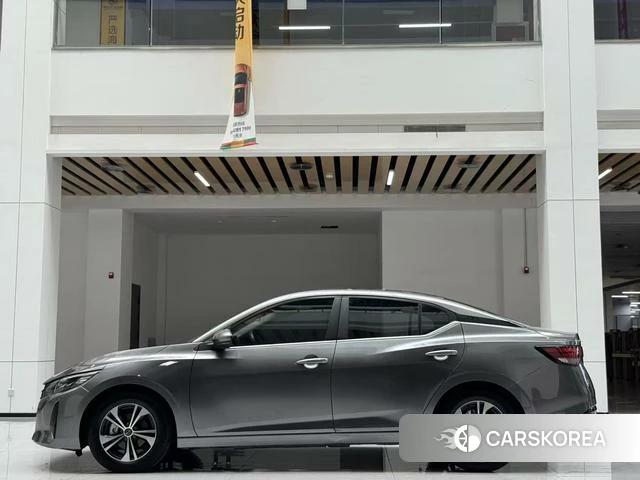 Nissan Xuan Yi 2024 Серебристо-серый из Китая