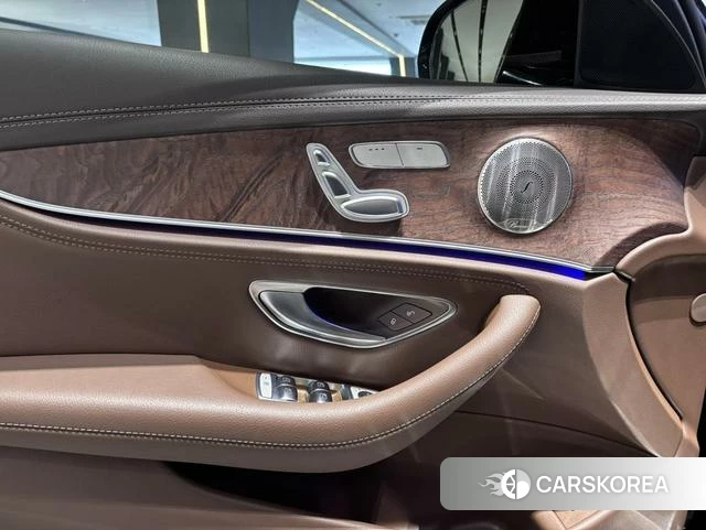Mercedes-Benz E-class 2022 Черный из Китая