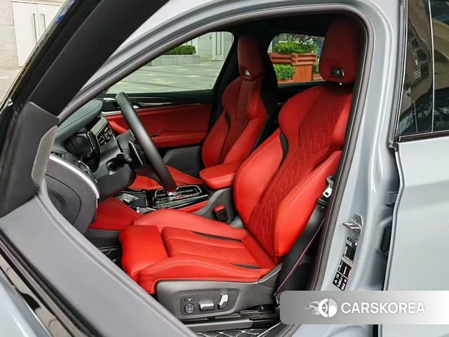 BMW X4 M 2023 Серебристо-серый из Китая