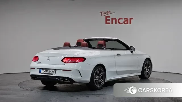 Mercedes-Benz C-Class W205 2021 Белый из Кореи