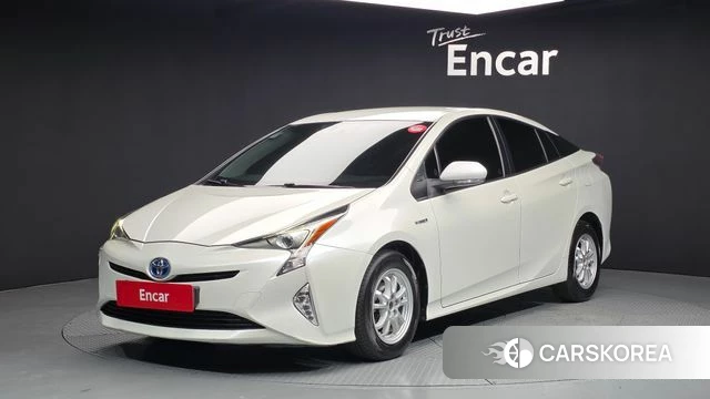 Toyota Prius 4th Generation 2018 Белый из Кореи