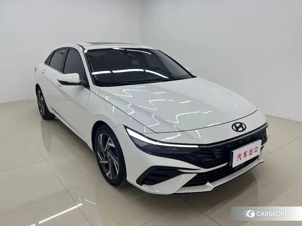 Hyundai Elantra 2023 Белый из Китая