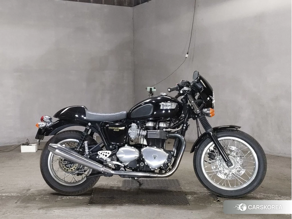 Проданный Triumph THRUXTON 2010 из Японии