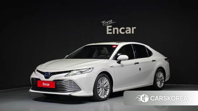 Toyota Camry (XV70) 2019 Белый из Кореи