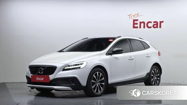 Volvo V40 Cross-Country 2019 Белый из Кореи