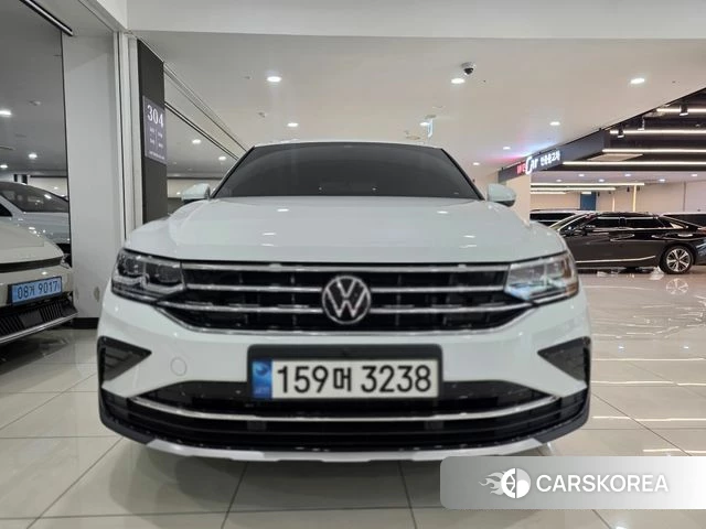 Volkswagen Tiguan second Generation 2023 Белый из Кореи