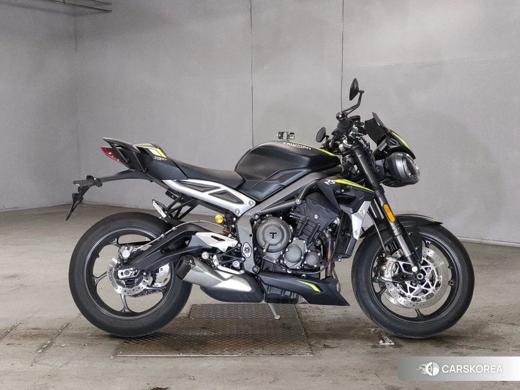 Проданный Triumph STREET TRIPLE 765 RS 2022 из Японии