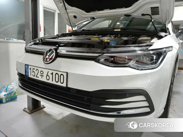 Volkswagen Golf 8th Generation 2022 Белый из Кореи