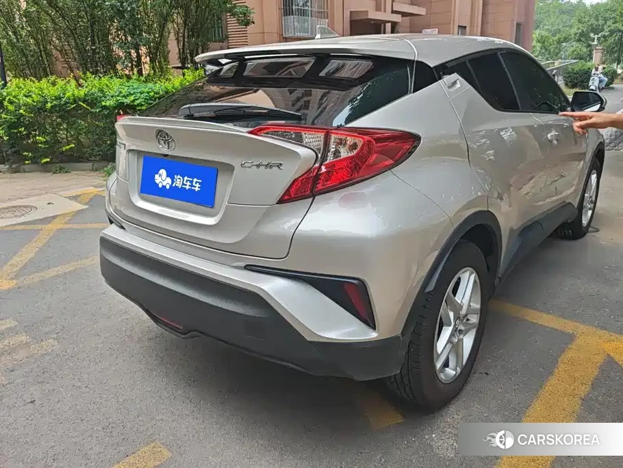 Toyota C-HR 2023 Silver/gray из Китая