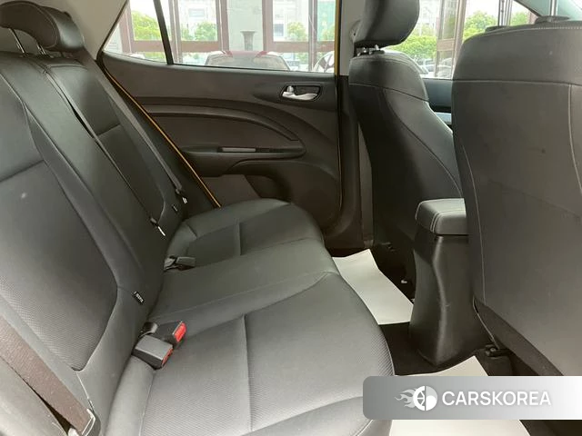 Kia Yi Ran 2023 Желтый из Китая